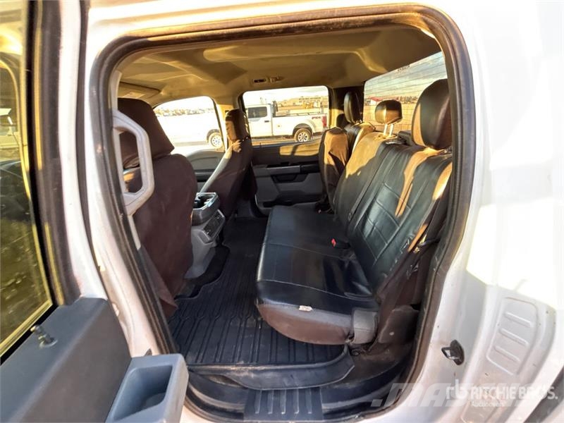 Ford F-150 XLT 4x4 Crew Cab Pickup Інше