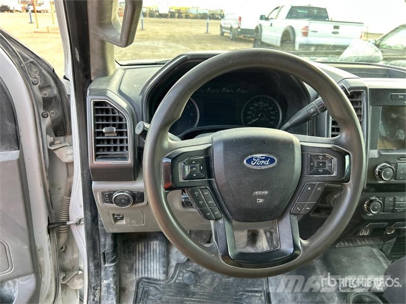 Ford F-150 XLT 4x4 Crew Cab Pickup أخرى