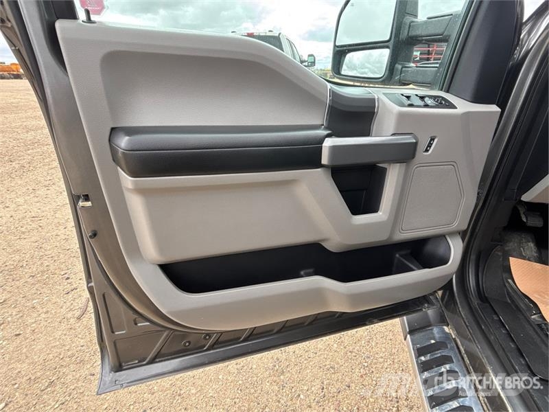 Ford F-150 XLT 4x4 Crew Cab Pickup Прочие фургоны