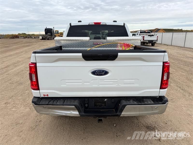 Ford F-150 XLT 4x4 Crew Cab Pickup Muu