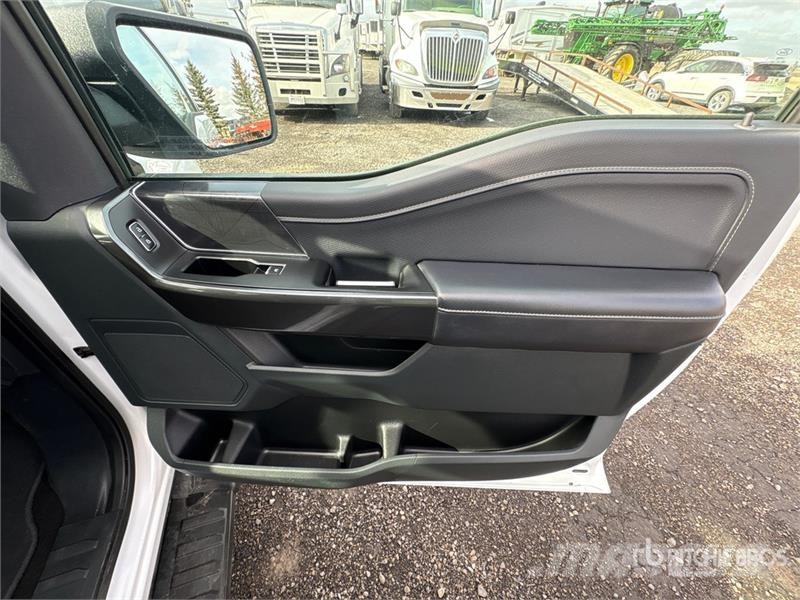 Ford F-150 XLT 4x4 Crew Cab Pickup Muu