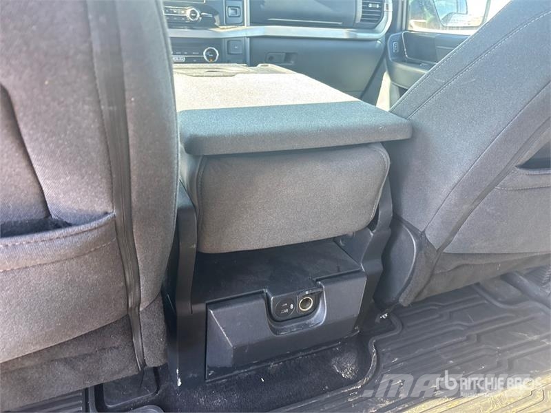 Ford F-150 XLT 4x4 Crew Cab Pickup Kita