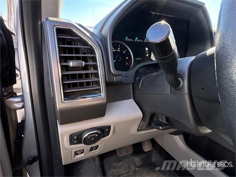 Ford F-150 XLT 4x4 Crew Cab Pickup Kita