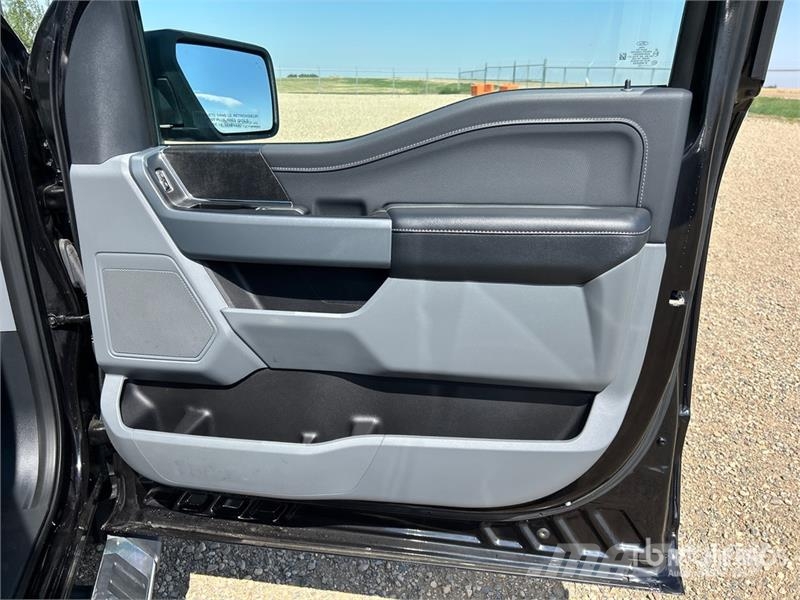 Ford F-150 XLT 4x4 Crew Cab Pickup Ostalo