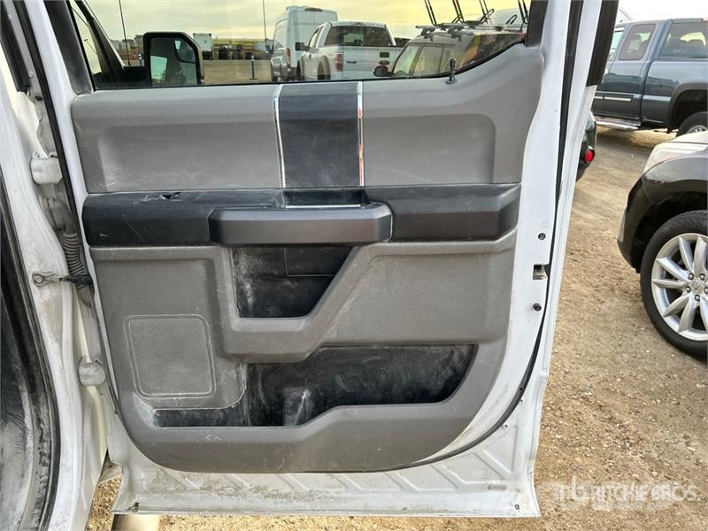Ford F-150 XLT 4x4 Crew Cab Pickup أخرى