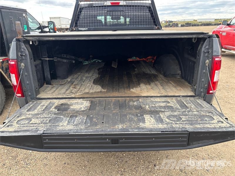 Ford F-150 XLT 4x4 Crew Cab Pickup Muu