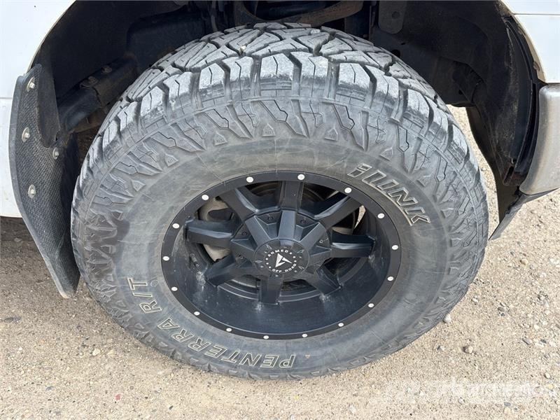 Ford F-150 XLT 4x4 Crew Cab Pickup Інше