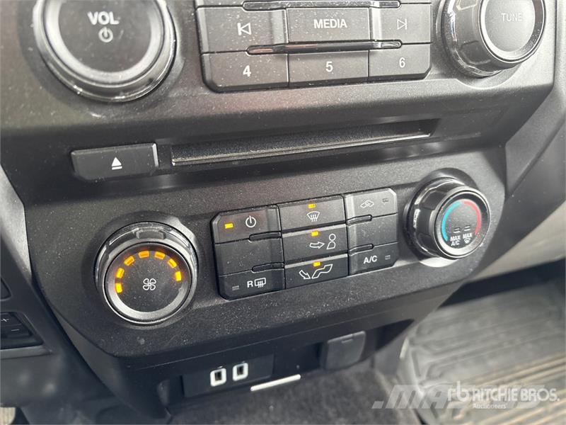 Ford F-150 XLT 4x4 Crew Cab Pickup أخرى