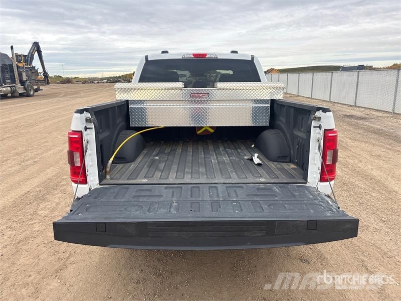 Ford F-150 XLT 4x4 Crew Cab Pickup Andere Transporter