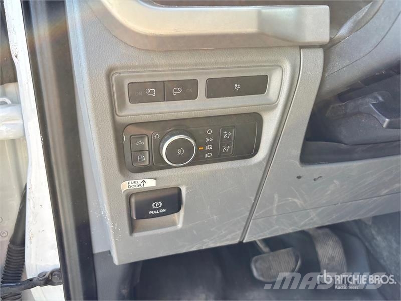 Ford F-150 XLT 4x4 Crew Cab Pickup Otros