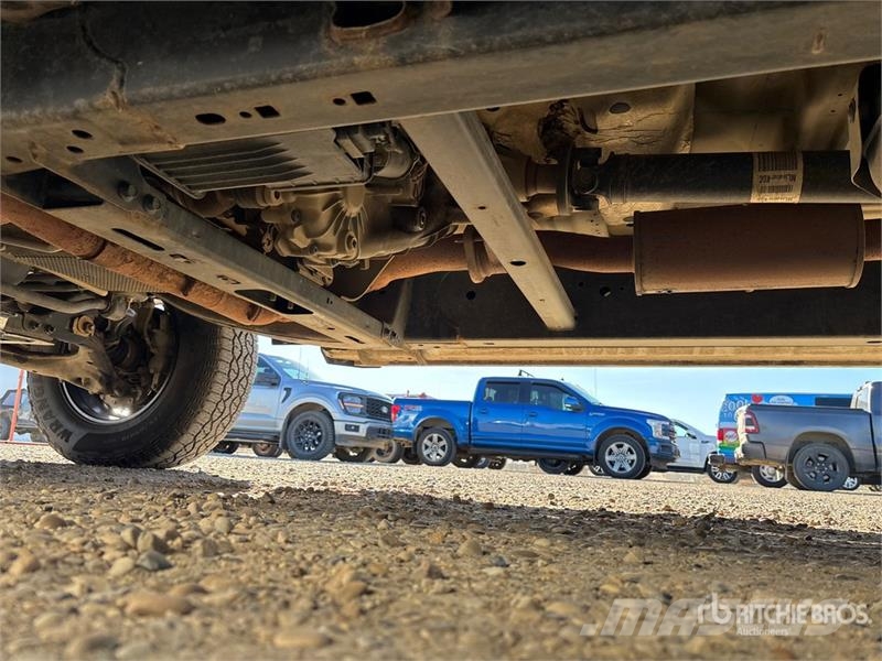 Ford F-150 XLT 4x4 Crew Cab Pickup Egyéb