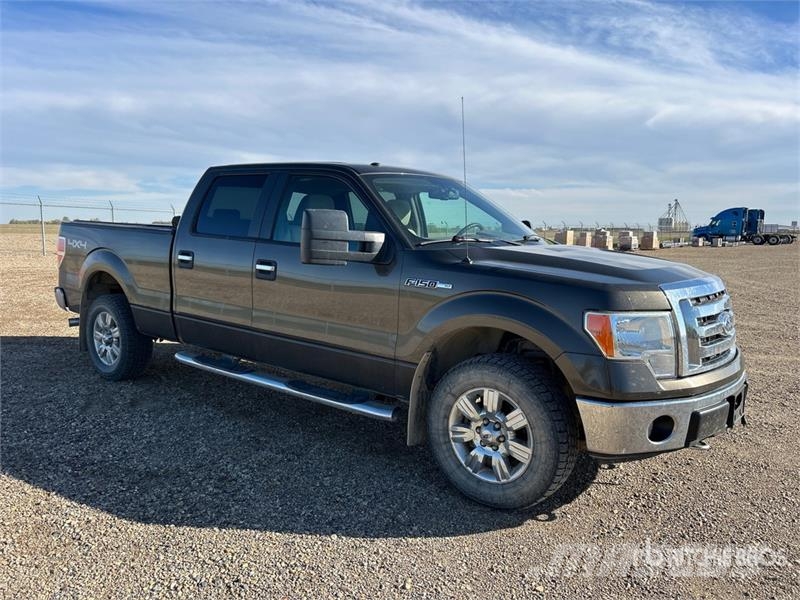 Ford F-150 XLT 4x4 Crew Cab Pickup Egyéb
