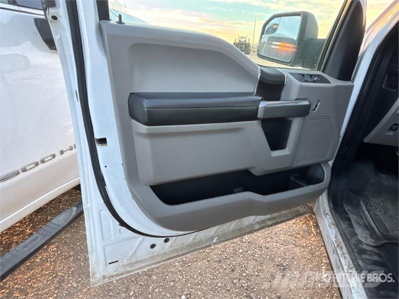 Ford F-150 XLT 4x4 Crew Cab Pickup Ostalo