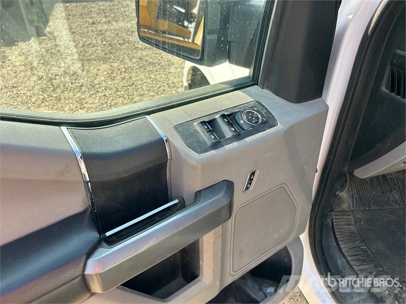 Ford F-150 XLT 4x4 Crew Cab Pickup Ostalo