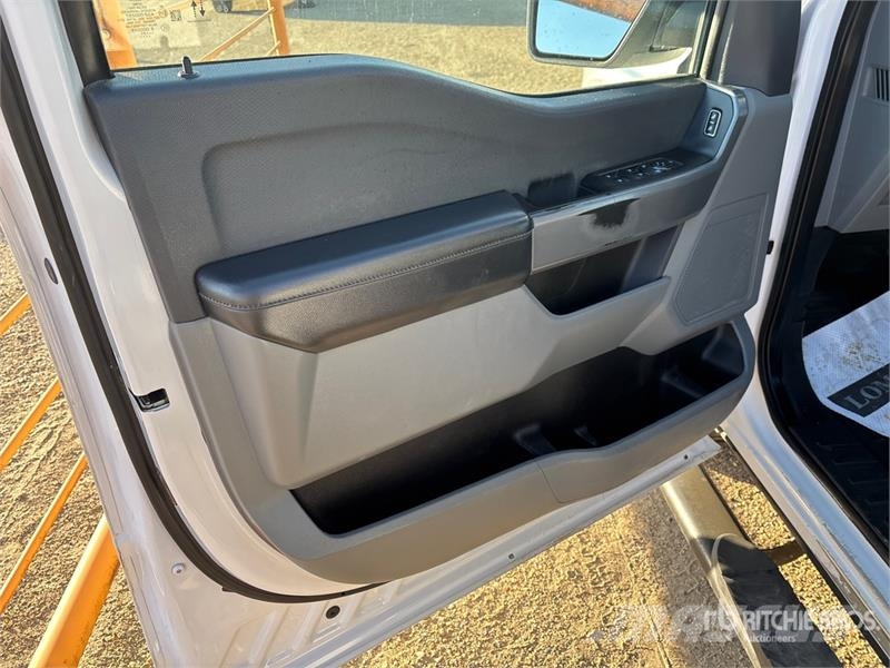 Ford F-150 XLT 4x4 Crew Cab Pickup Ostalo