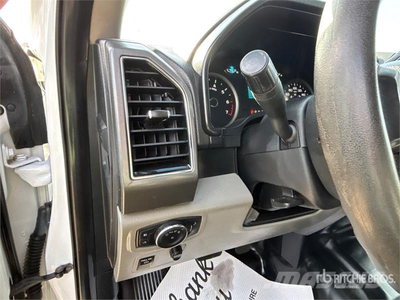 Ford F-150 XLT 4x4 Crew Cab Pickup Muu