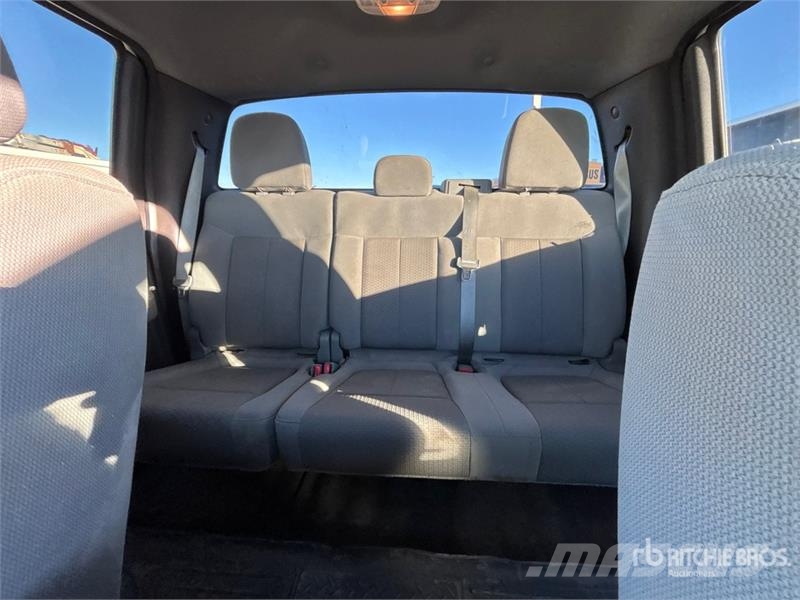 Ford F-150 XLT 4x4 Crew Cab Pickup أخرى
