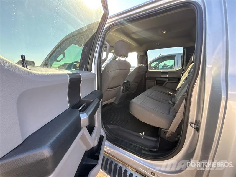 Ford F-150 XLT 4x4 Crew Cab Pickup Kita