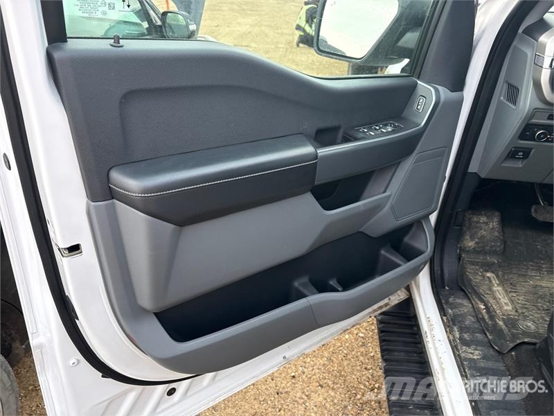 Ford F-150 XLT 4x4 Crew Cab Pickup Other