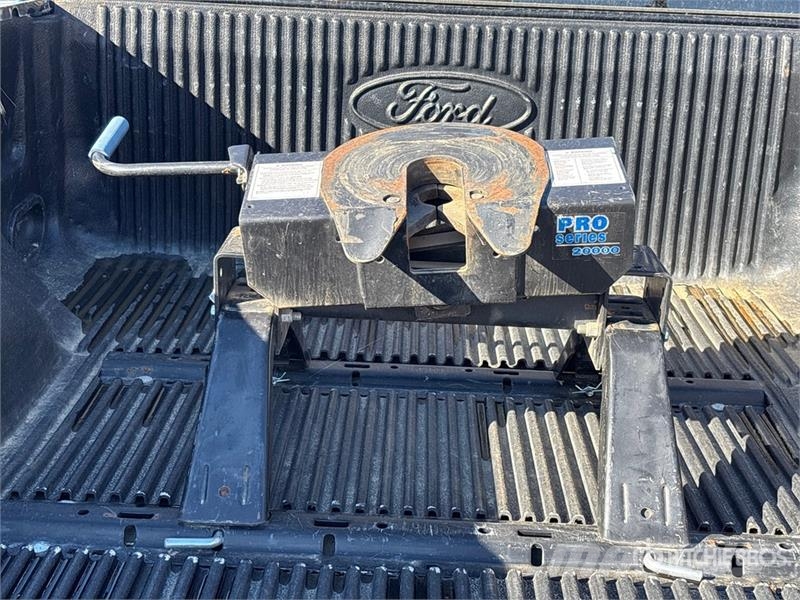 Ford F-150 XLT 4x4 Crew Cab Pickup أخرى