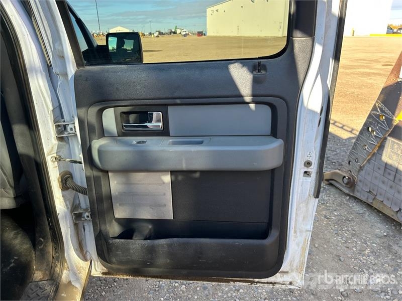 Ford F-150 XLT 4x4 Crew Cab Pickup Ostalo