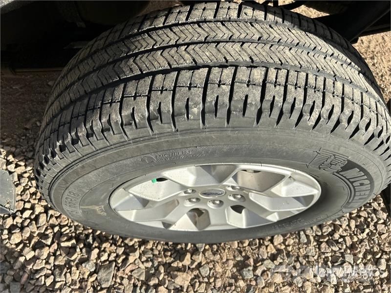 Ford F-150 XLT 4x4 Crew Cab Pickup Muu