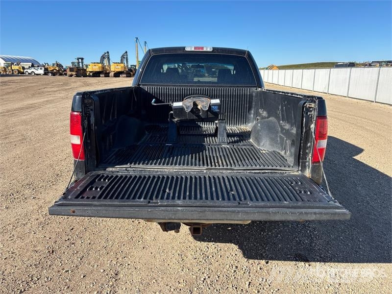 Ford F-150 XLT 4x4 Crew Cab Pickup أخرى