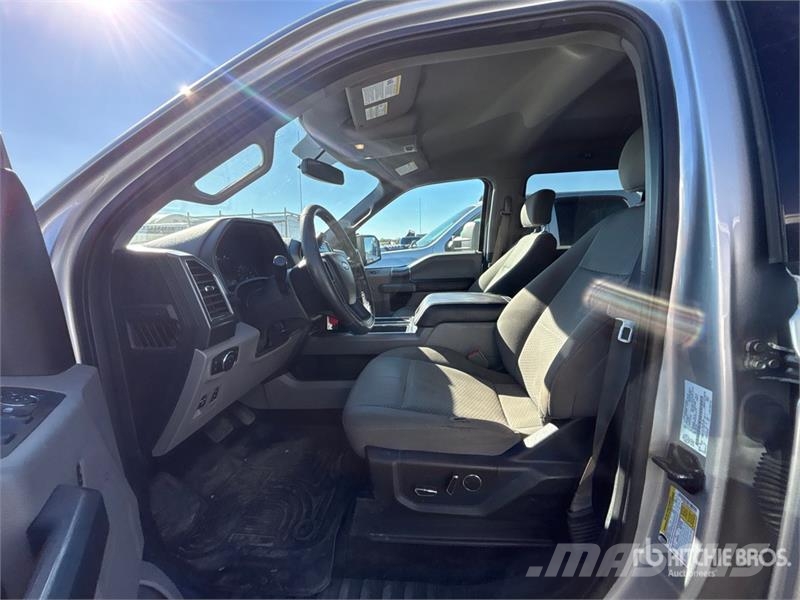 Ford F-150 XLT 4x4 Crew Cab Pickup Kita