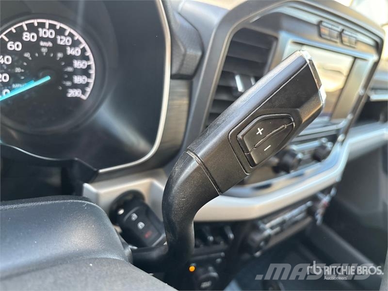 Ford F-150 XLT 4x4 Crew Cab Pickup Ostalo