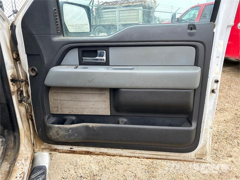 Ford F-150 XLT 4x4 Crew Cab Pickup (Inoperable) أخرى