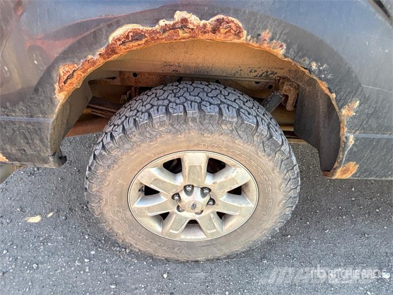 Ford F-150 XLT 4x4 Crew Cab Pickup Muu