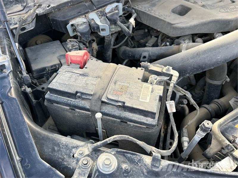 Ford F-150 XLT 4x4 Crew Cab Pickup Muu