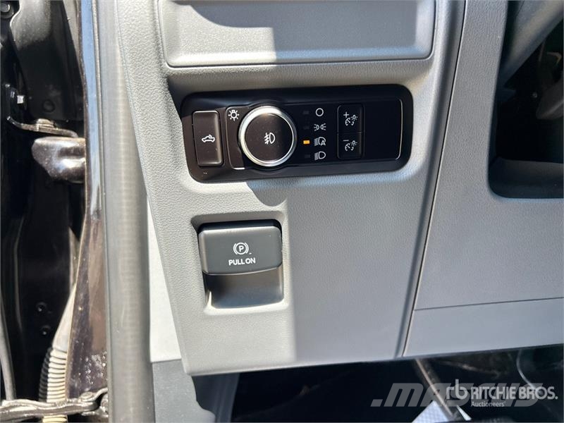 Ford F-150 XLT 4x4 Crew Cab Pickup Ostalo