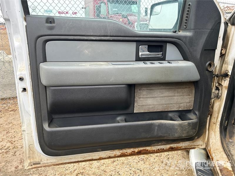 Ford F-150 XLT 4x4 Crew Cab Pickup (Inoperable) أخرى