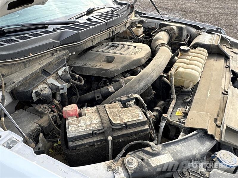 Ford F-150 XLT 4x4 Crew Cab Pickup Muu
