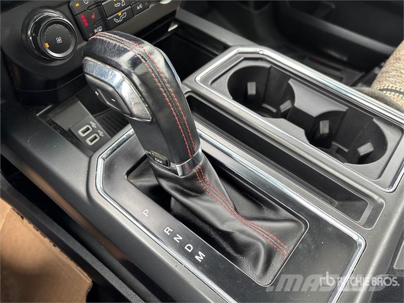 Ford F-150 XLT 4x4 Crew Cab Pickup Muu