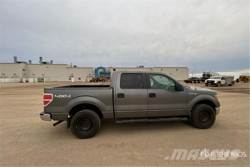 Ford F-150 XLT 4x4 Crew Cab Pickup Ostalo
