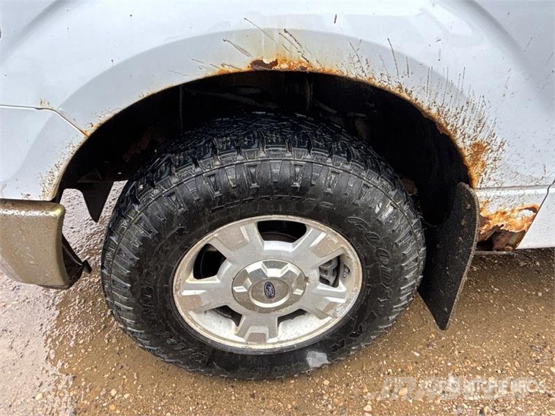 Ford F-150 XLT 4x4 Extended Cab Pickup Andre varebiler