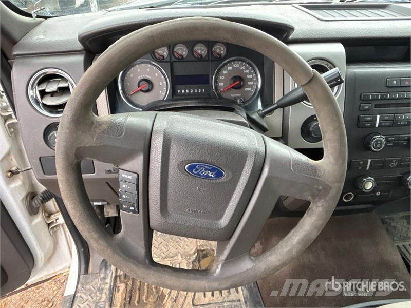 Ford F-150 XLT 4x4 Extended Cab Pickup Andre varebiler