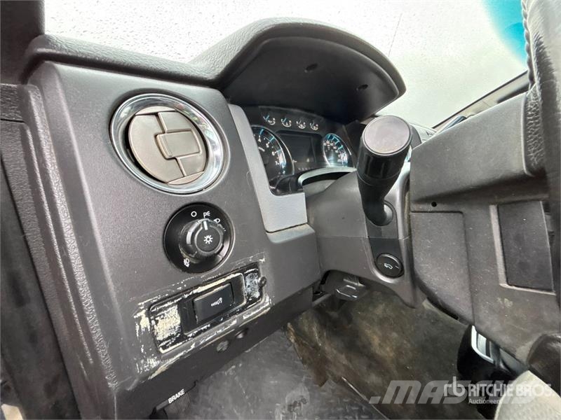 Ford F-150 XLT 4x4 Extended Cab Pickup Furgoni altro