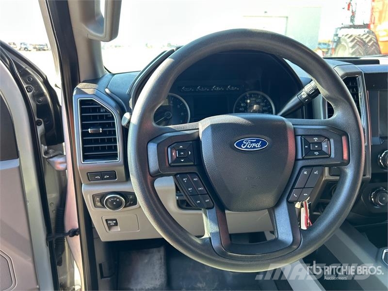 Ford F-150 XLT 4x4 Pickup Andere Transporter