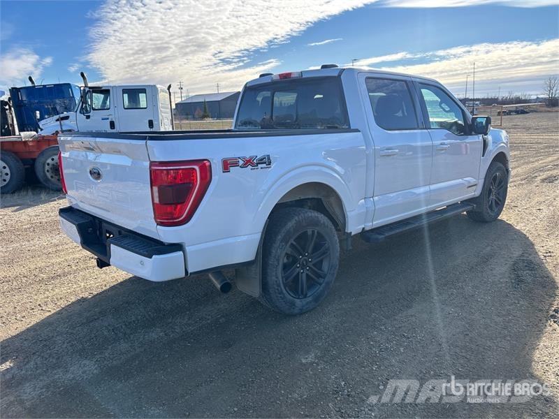 Ford F-150 XLT FX4 4x4 Crew Cab Pickup Egyéb