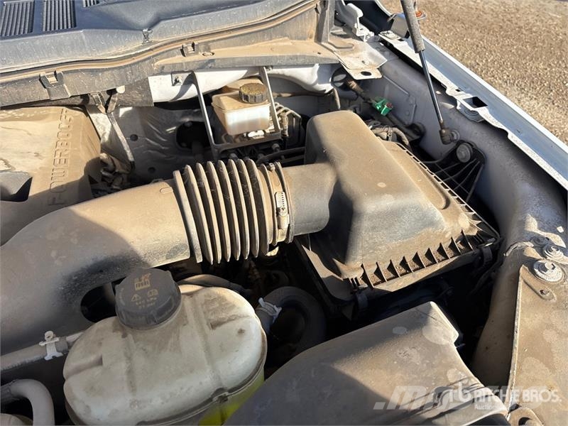 Ford F-150 XLT FX4 4x4 Crew Cab Pickup Egyéb