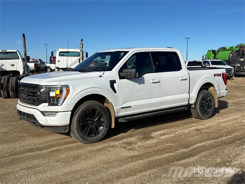 Ford F-150 XLT FX4 4x4 Crew Cab Pickup Egyéb