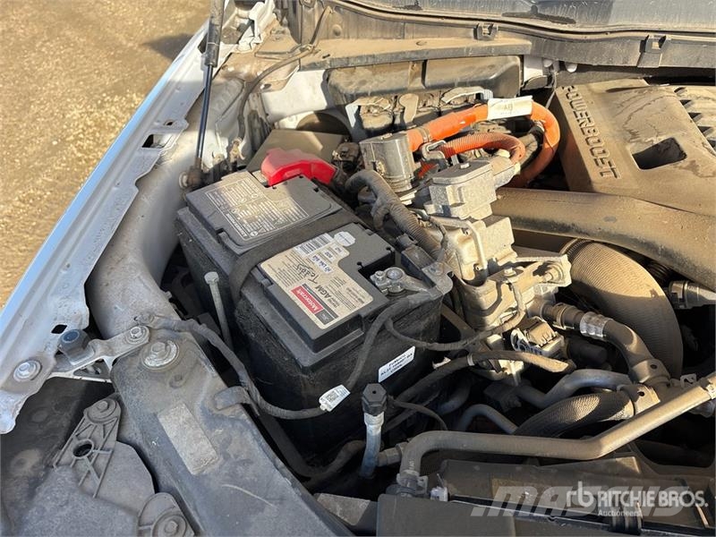 Ford F-150 XLT FX4 4x4 Crew Cab Pickup Egyéb