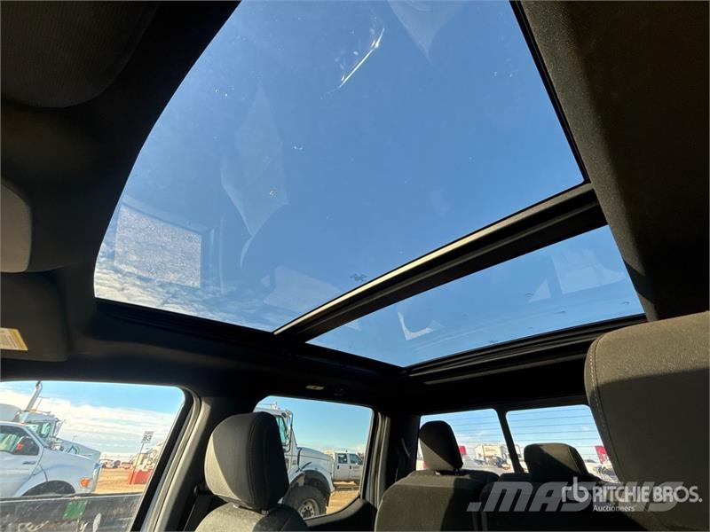 Ford F-150 XLT FX4 4x4 Crew Cab Pickup Egyéb