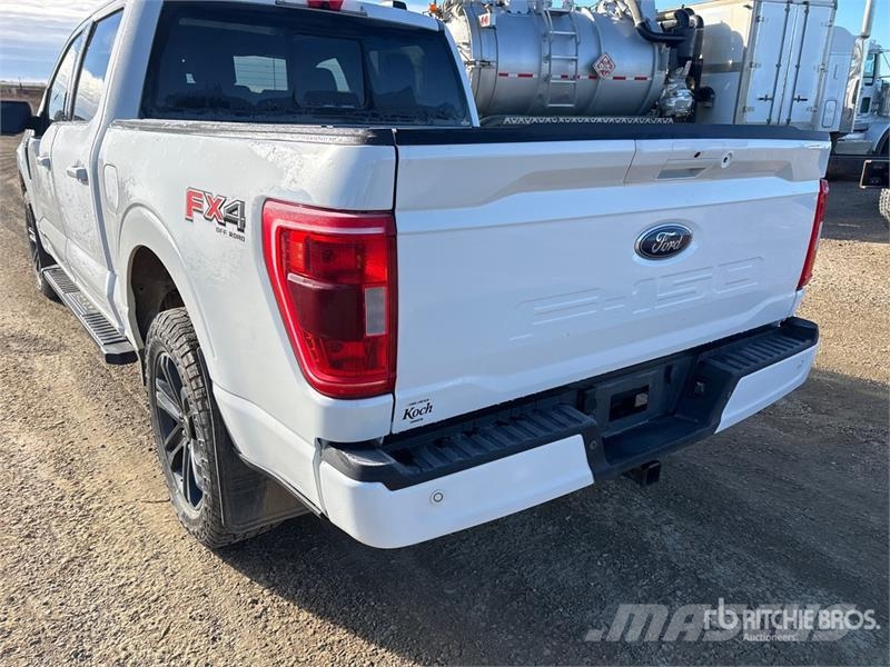 Ford F-150 XLT FX4 4x4 Crew Cab Pickup Egyéb