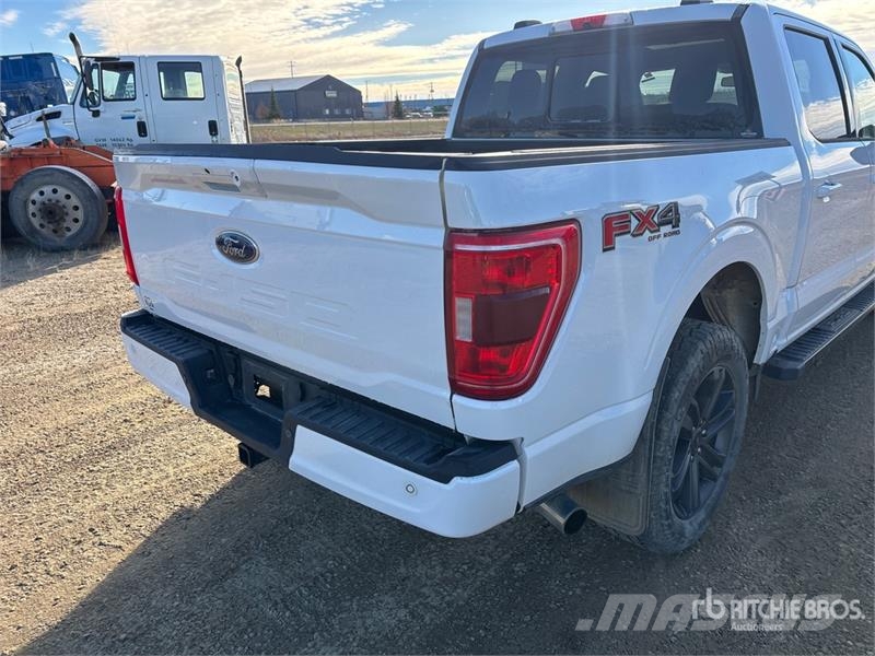 Ford F-150 XLT FX4 4x4 Crew Cab Pickup Egyéb