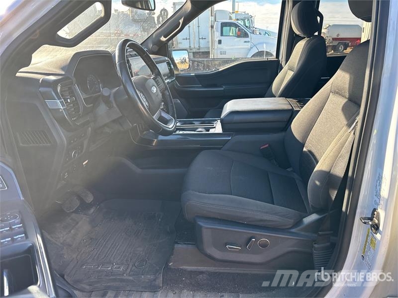 Ford F-150 XLT FX4 4x4 Crew Cab Pickup Egyéb