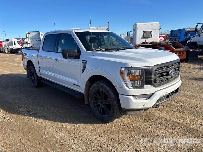 Ford F-150 XLT FX4 4x4 Crew Cab Pickup Egyéb